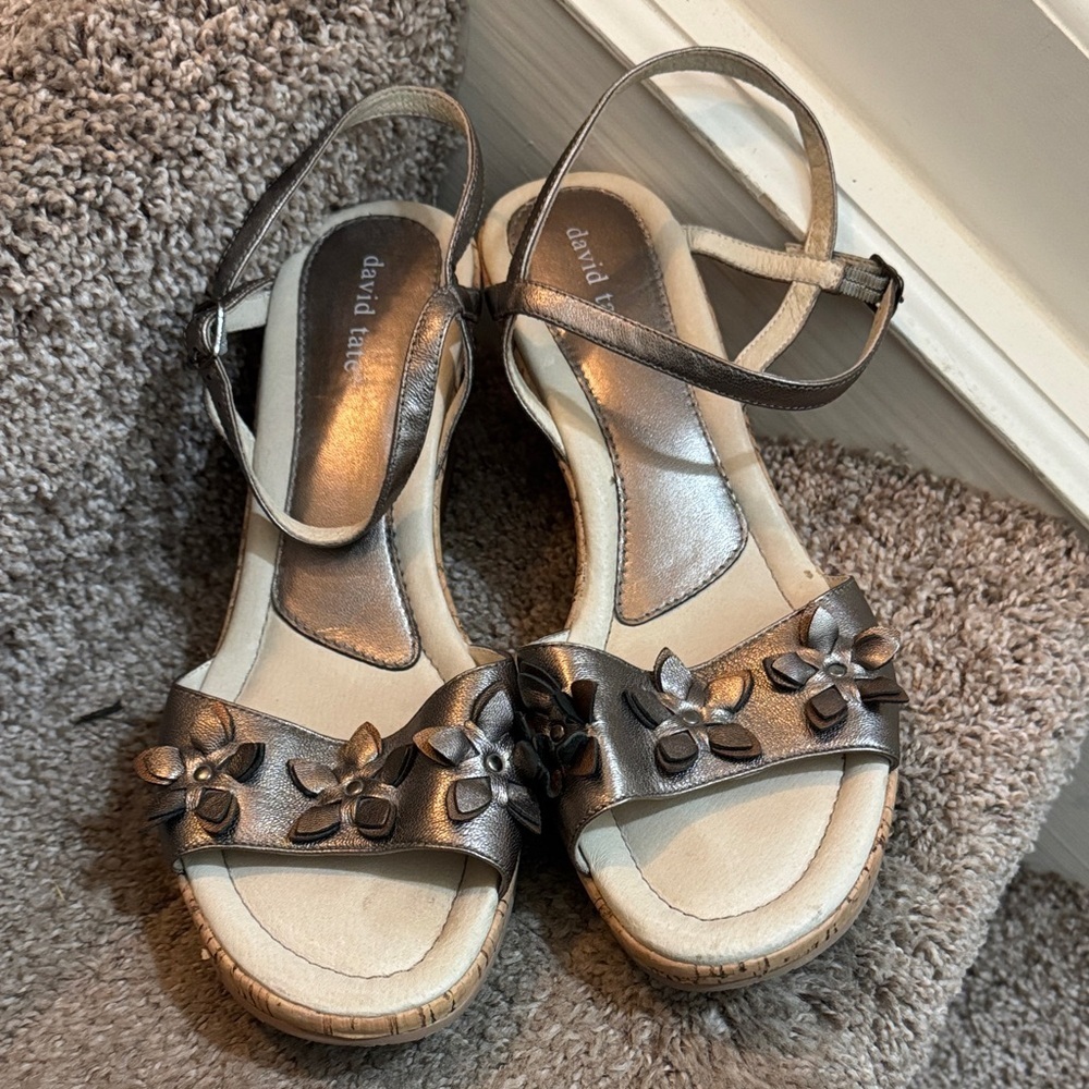 David Tate Women's Bronze Floral Sandals